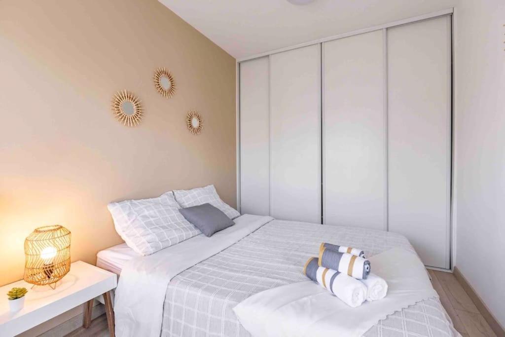 Apartment Avec Parking Et Terrasse Metro 7 Et Paris Villejuif