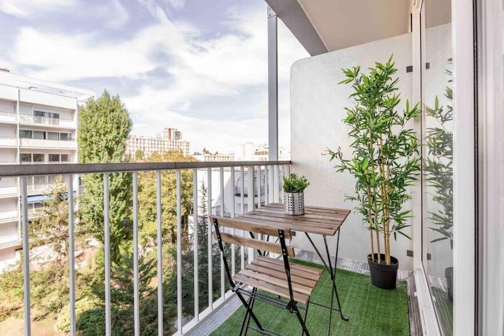 Avec Parking Et Terrasse Metro 7 Et Paris Apartment